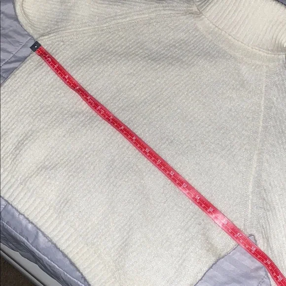 Cute turtleneck crop sweater - Picture 6 of 7